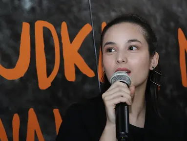 Chelsea Islan memberikan komentar saat peluncuran #BERANIMIMPI2017 di kawasan Menteng, Jakarta, Selasa (30/05). Berani Mimpi berencana membangun beragam fasiltas di Papua. (Liputan6.com/Herman Zakharia)