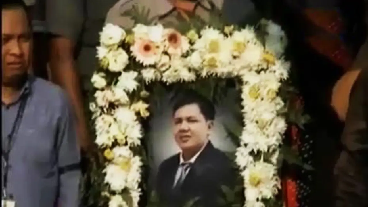 VIDEO: Petugas Pajak Tewas Ditikam Dimakamkan Secara Semi Militer