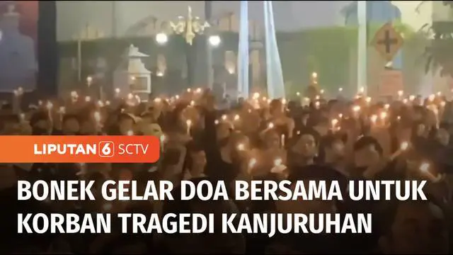 Ribuan suporter Persebaya Surabaya atau Bonek Mania, menggelar doa bersama di Tugu Pahlawan Surabaya, Senin (03/10) malam. Untuk sejenak mereka menepikan rivalitas dan memberikan penghormatan kepada para suporter Arema FC atau Aremania, yang menjadi ...