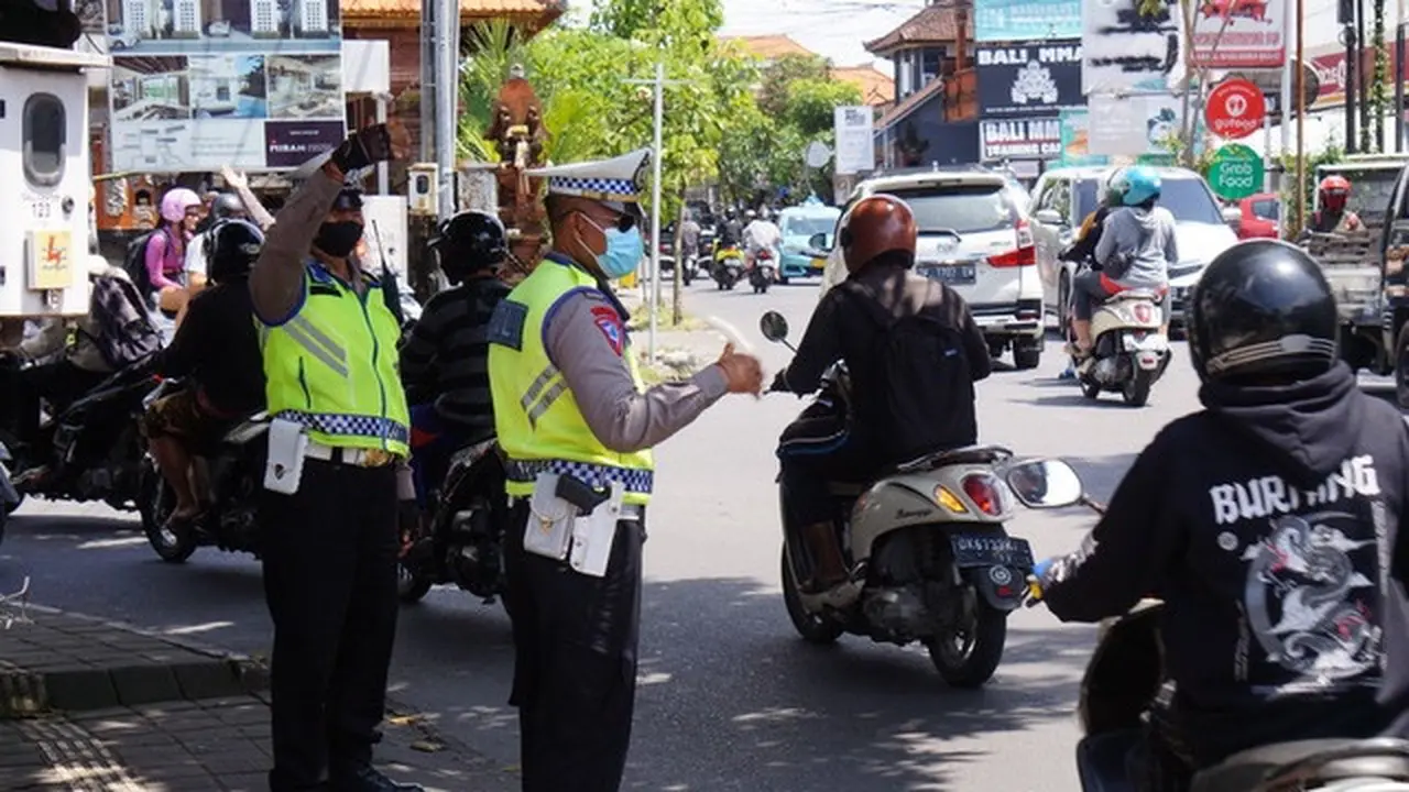 Polisi Siaga Jelang Malam Tahun Baru 2023 di Bali