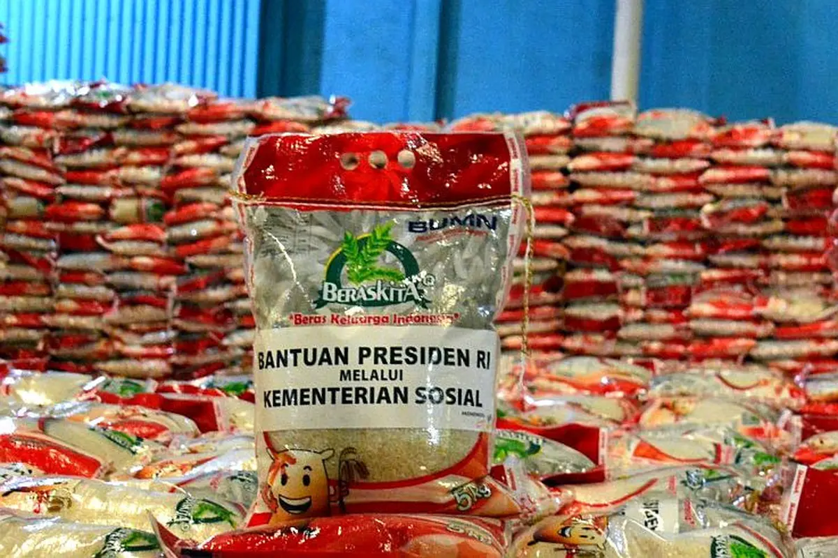 Perum Bulog kembali menyalurkan Bantuan Sosial Beras Presiden tahap kedua di wilayah Jakarta, Boogor, Depok, Tangerang dan Bekasi (Jabodetabek). (Dok Bulog)