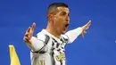 Striker Juventus, Cristiano Ronaldo, melakukan selebrasi mencetak gol ke gawang Napoli pada laga final Piala Super Italia di Stadion Mapei, Rabu (20/1/2021). Juventus menang dengan skor 2-0. (Massimo Paolone/LaPresse via AP)