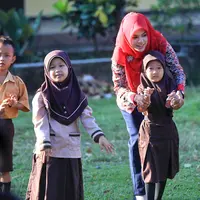 Meskipun peluang untuk jadi artis terbuka lebar, namun ternyata guru cantik Rizma menolaknya. (Bintang.com/Adrian Putra)