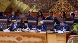 Wakil Ketua DPR Taufik Kurniawan memimpin Rapat Paripurna DPR Kubu Koalisi Merah Putih, Jakarta, Selasa (4/11/2014). (Liputan6.com/Andrian M Tunay)