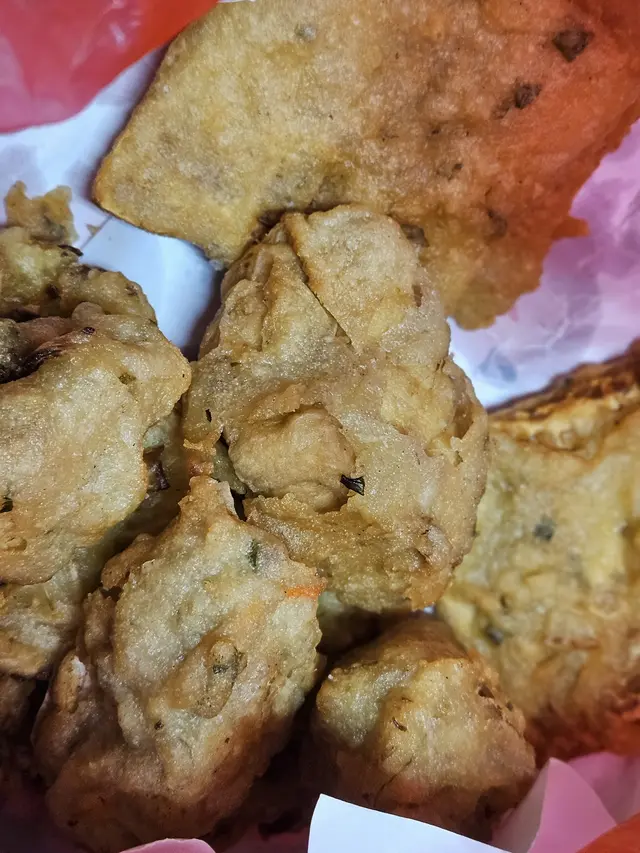 Gorengan, Menu Buka Puasa, Tahu Isi, Tempe Goreng, Lontong Isi, Makanan (Foto: Aditya Eka Prawira/Liputan6.com)