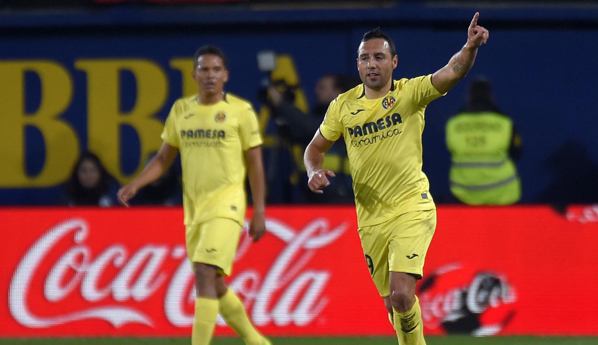 4. Selebrasi dari Santi Cazorla udai membobol gawang Real Madrid pada laga lanjutan LaLiga yang berlangsung di Stadion DeLa Ceramica, Spanyol, Jumat (4/12). Real Madrid ditahan imbang Villareal 2-2.  (AFP/Jose Jordan)