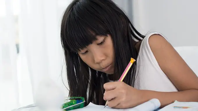 Mendidik anak perempuan./Copyright shutterstock.com