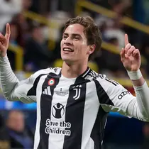 Pemain Juventus, Kenan Yildiz melakukan selebrasi setelah mencetak gol ke gawang AC Milan pada laga semifinal Piala Super Italia 2025 yang berlangsung di Al-Awwal Park, Riyadh, Arab Saudi, Sabtu (04/01/2024) dini hari WIB. (AFP/Fayez Nureldine)