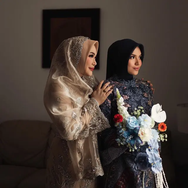 6 Potret Zahwa Nadhira Bareng Ayah dan Ibundanya