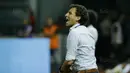 Pelatih Indonesia, Luis Milla, memberikan arahan kepada anak asuhnya saat pertandingan melawan Guyana di Stadion Patriot, Bekasi, Sabtu (25/11/2017). Indonesia menang 2-1 atas Guyana. (Bola.com/M Iqbal Ichsan)