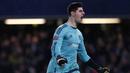 Ekspresi kiper Chelsea,Thibaut Courtois setelah gol balasan Chelsea dicetak Diego Costa ke gawang Manchester United pada lanjutan Liga Premier Inggris di Stadion Stamford Bridge, London, Senin (8/2/2016) dini hari WIB.  (AFP/Ian Kington) 