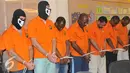 Polda Metro Jaya merilis kasus penipuan lewat Facebook dengan melibatkan 8 warga negara asing di Reskrimum Polda Metro Jaya, Jakarta, Minggu (13/9/2015). Pelaku menjanjikan korban uang sebesar Rp 66 M (Liputan6.com/Gempur M Surya)