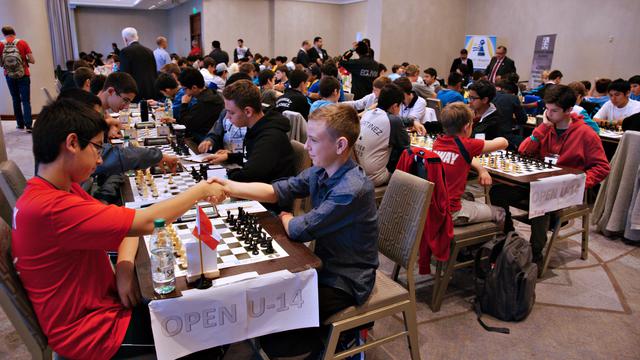 Wajah Serius Para Remaja Saat Ikuti Kejuaran Catur Dunia