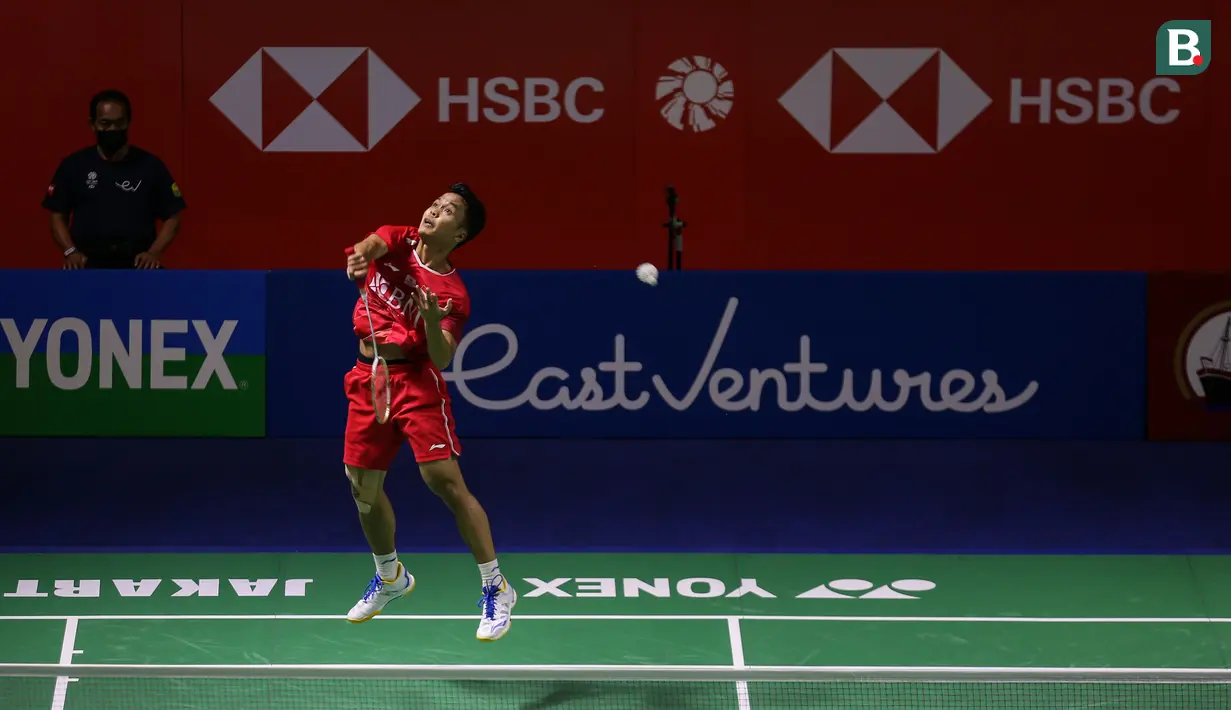 Anthony Sinisuka Ginting, runner-up Indonesia Masters 2022 lalu ini menyudahi perlawanan Tommy Sugiarto dalam waktu 47 menit dengan dua game langsung 21-17, 22-20.  (Bola.com/Bagaskara Lazuardi)