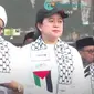 Menlu Retno Marsudi membacakan puisi "Palestina Saudaraku" dalam aksi Bela Palestina di Monas, Minggu, 5 November 2023. (Foto: Tangkapan layar Youtube/@WahdahTV)