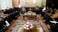 Menteri Agama Lukman Hakim Saifuddin bertemu Kafilah Majelis Hukum Al Muslimin Universitas al-Azhar Kairo di Jakarta. (Kemenag.go.id)