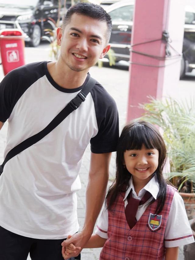 Jadi Duda, Ini 6 Potret Kebersamaan Nicky Tirta bersama Buah Hatinya