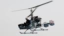 Pria 60 tahun bernama Guo Leiting saat terbang menggunakan helikopter buatannya sendiri di Yuncheng , provinsi Shanxi , Cina, 21 April 2016. Meskipun tinggal di desa dengan bahan seadanya, Ia mampu membuat helikopter. (REUTERS / Stringer)