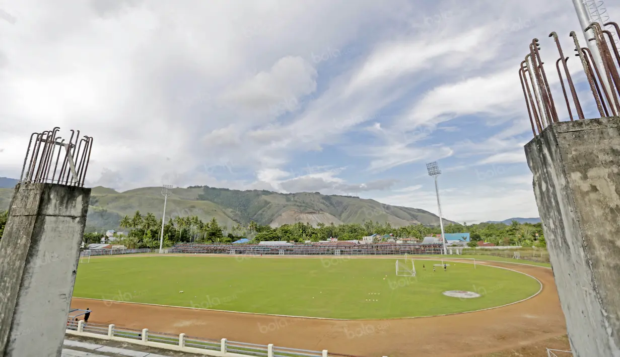 Lapangan sepak bola Barnabas Youwe, ini diberi nama dari salah satu legenda sepak bola Papua era 60-an. (Bola.com/Nicklas Hanoatubun)