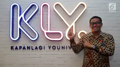 Direktur Utama PT Railink Heru Kuswanto saat berkunjung ke kantor Kapan Lagi Youniverse di Jakarta, Kamis (15/11). Kunjungan tersebut untuk bersilaturahmi dan melakukan wawancara seputar kereta bandara. (Liputan6.com/Johan Tallo)