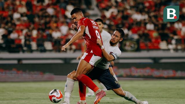 Bali United melawan Persita Tangerang