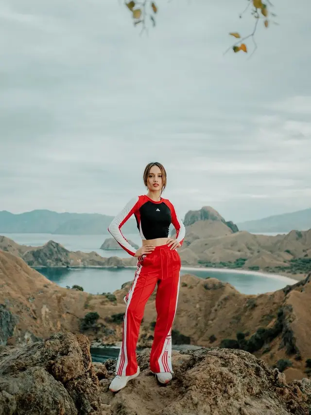 Bertepatan HUT RI, 6 Gaya Sporty Cinta Laura Rayakan Ulang Tahun ke-30 di Labuan Bajo