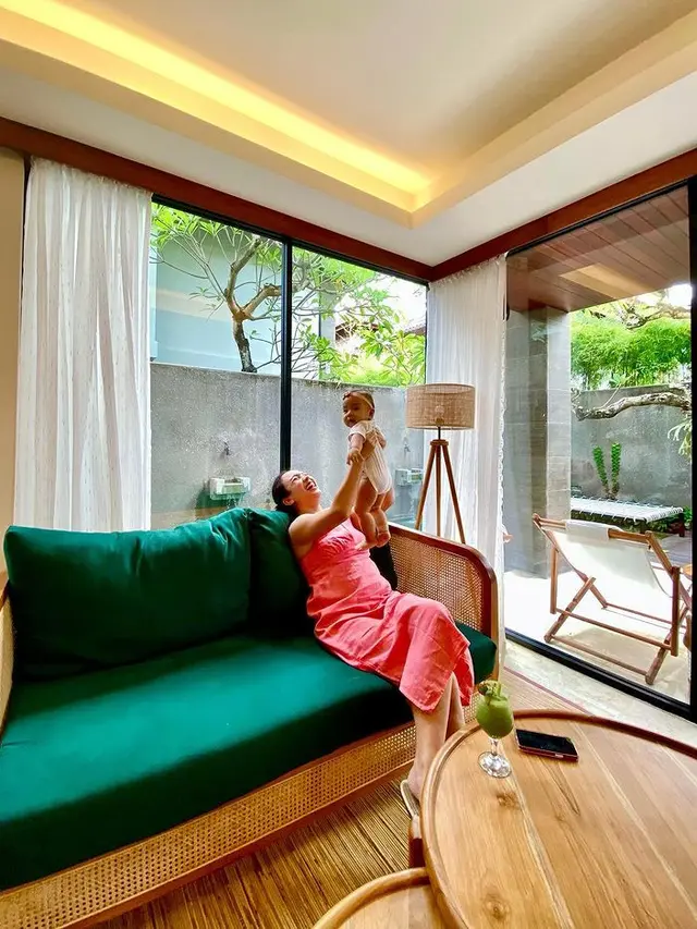 Dhea Ananda bersama putrinya Sanne El Azhar. (Foto: Instagram/dea_ananda)