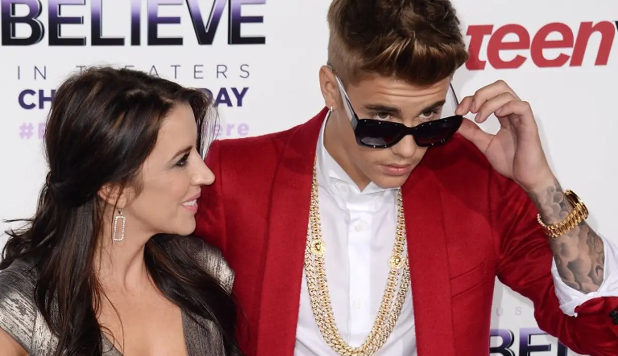 9 Desember, ibu Justin Bieber mengaku bahwa dia pun menyayangi Selena Gomez. (ROBYN BECK  AFP)