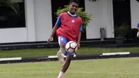 Gelandang Persib, Billy Keraf. (Bola.com/Muhammad Ginanjar)