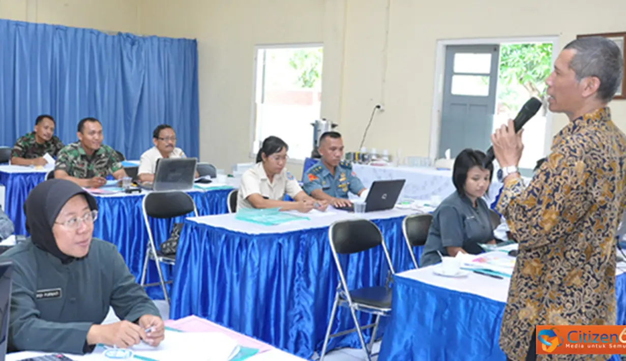 Citizen6, Surabaya: Bertindak sebagai nara sumber pelaksanaan pelatihan Sak Etap, Dewan Koperasi Indonesia (Dekopindo) Surabaya, menghadirkan Sekretaris Dekopindo Drs. Didik Eko Utomo. (Pengirim: Penkobangdikal).