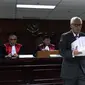 OC Kaligis juga meminta majelis hakim menunda pembacaan surat dakwaan Jaksa Penuntut Umum pada KPK hari ini.