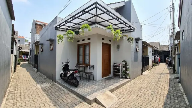 Desain Teras Rumah Gang Sempit agar Motor Tetangga Tetap Bisa Lewat