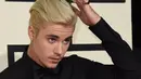 "Justin sangat menyukai gaya rambut Selena dengan poni, Selena tetap cantik dan seksi dengan apapun gaya rambutnya," tutur sumber pada Hollywoodlife. (AFP/Bintang.com)