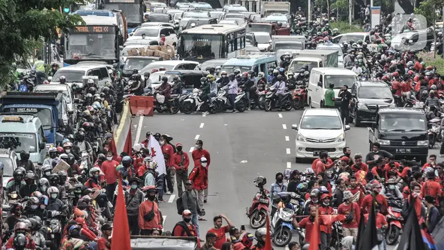 Ratusan Buruh dan Tani Longmarch Menuju Istana
