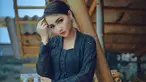 Sebagai penyanyi dangdut, Lala Widy selalu memerhatikan penampilannya di berbagai kesempatan. Seringkali ia bergonta-ganti gaya busana. Namun saat pakai kebaya, penampilannya tampak berbeda. Lala makin terlihat anggun dan memesona.(Liputan6.com/IG/@lala__widy)