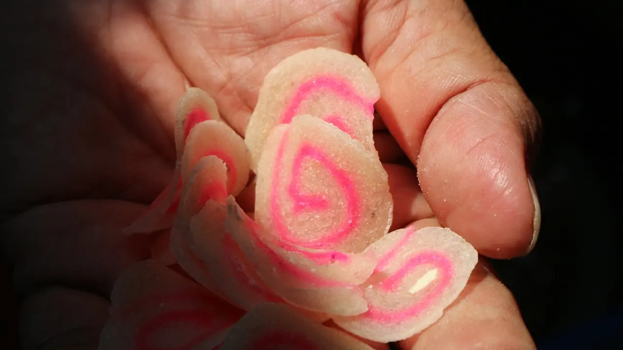Kerupuk Chantir mengandung Rhodamin B alias pewarna tekstil. (Foto: Liputan6.com/JKPT PBG/Muhamad Ridlo)