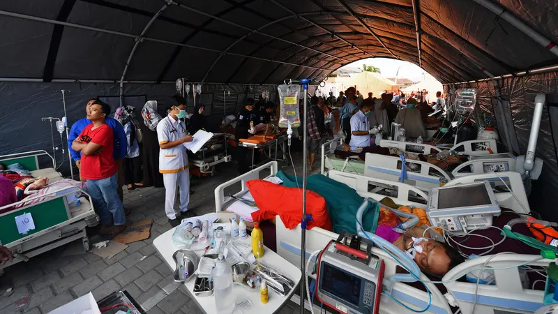 Korban Gempa Lombok Dirawat di Luar Gedung Rumah Sakit