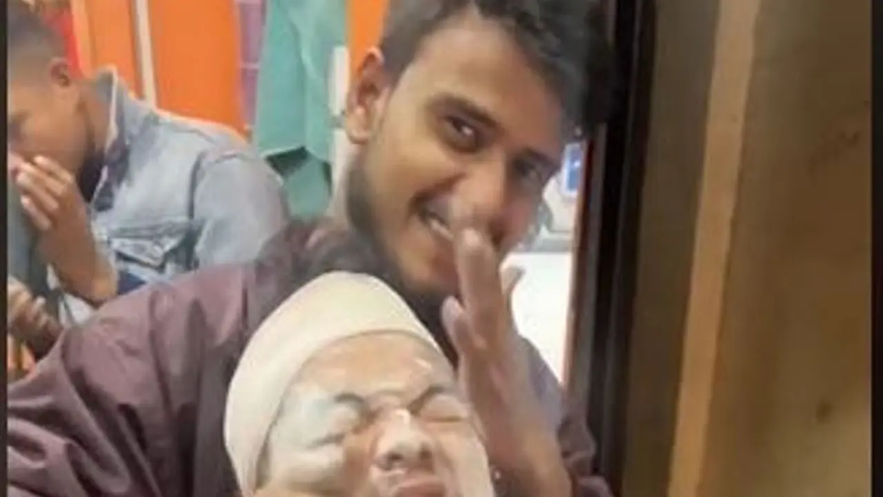 Cukur Rambut Unik di Nepal, Wajah Pria Dicuci di Tempat Bekas Cuci Piring