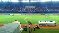 Kreativitas Viking Persib Club di Stadion Si Jalak Harupat, Kabupaten Bandung. (Muhammad Faqih/Bola.com)