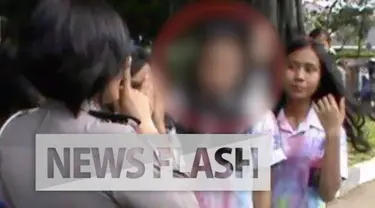  Seorang siswi SMA di Medan mengancam seorang Polwan dan mengaku anak Inspektur Jenderal Arman Depari, lantaran tidak terima kendaraan yang ditumpangi saat konvoi diberhentikan polisi. 