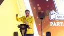 Ketua Umum Partai Golkar Airlangga Hartarto menjelaskan alasan Wali Kota Solo yang juga bakal calon wakil presiden untuk Prabowo Subianto, Gibran Rakabuming Raka, tidak hadir di HUT ke-59 Golkar. (Liputan6.com/Angga Yuniar)