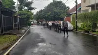 Kepolisian berjaga-jaga di kediaman pribadi Ferdy Sambo dan Putri Candrawathi di Jalan Saguling III No.29, Duren Tiga, Jakarta Selatan, hari ini Rabu (4/1/2023). (Liputan6.com/Ady Anugrahadi)