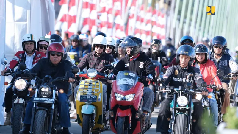 Ajak Raffi Ahmad Cs Naik Motor di IKN, Jokowi Resmikan Jembatan Pulau Balang