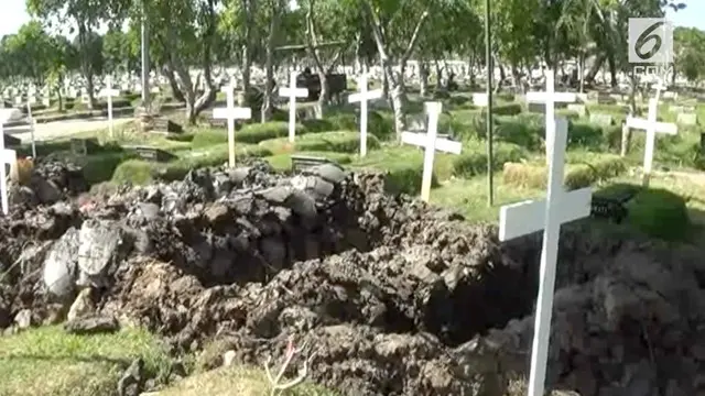 Empat lubang pemakaman telah disiapkan untuk korban ledakan bom di tiga gereja di Surabaya oleh pihak pemakaman umum keputih, sukolilo, surabaya. Sedangkan potongan tubuh korban bom yang tidak utuh sudah dimakamkan menjadi satu lubang.