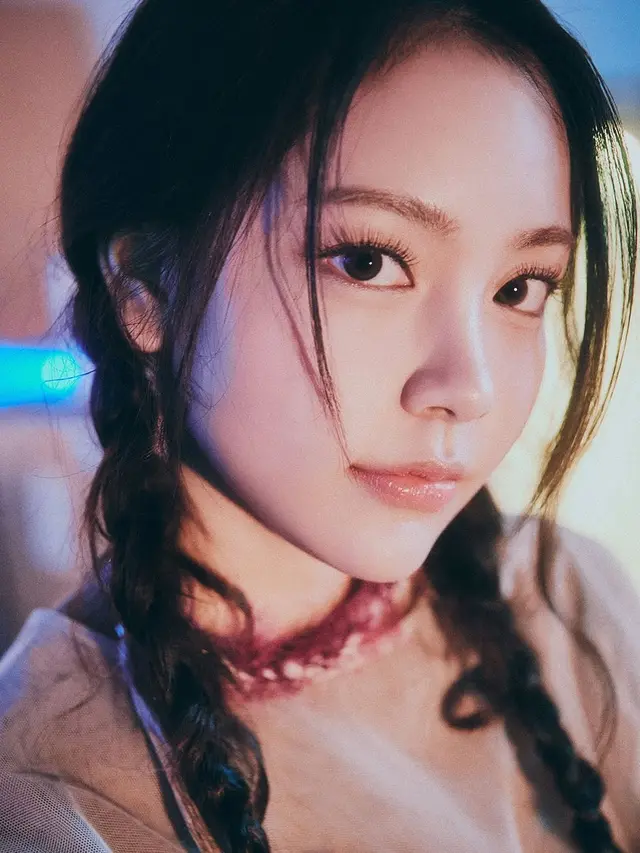 Gaya Carmen Hearts2Hearts di Foto Teaser Single Perdana, Dipuji Netizen Korea Mirip Yoona SNSD