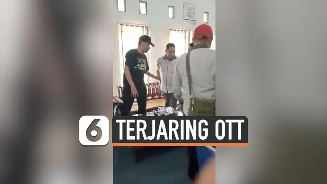 VIDEO: Detik-Detik Kepala Dinas Lombok Barat Terjaring OTT