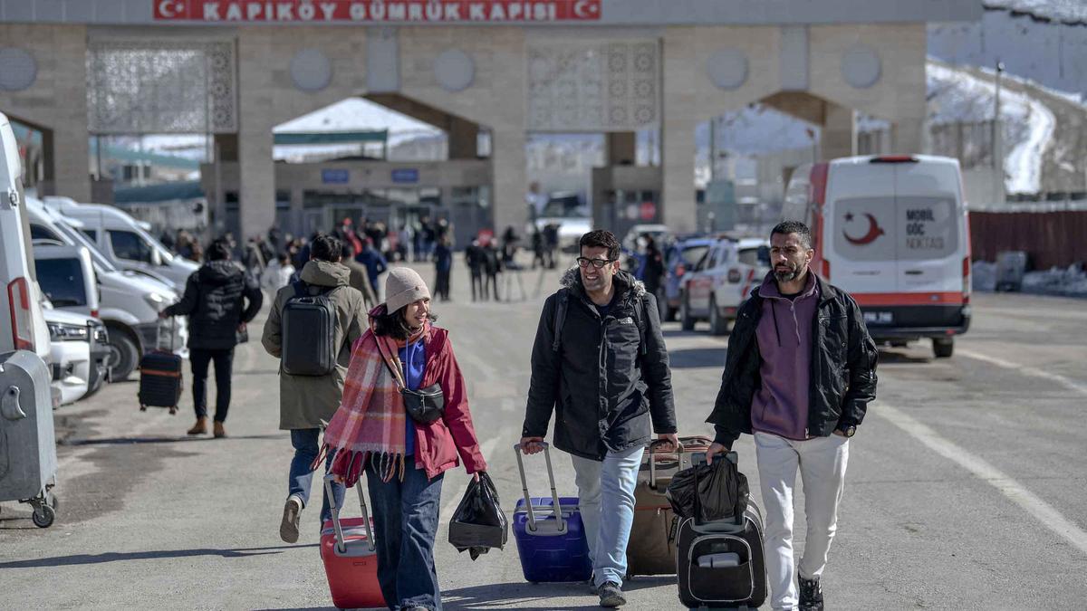Teheran Mencekam, Warga Iran Menyeberang ke Turki