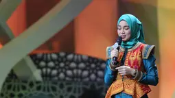 Jawara Puteri Muslimah Asia 2018 Uyaina Arshad saat memberikan tausyiah di atas panggung jelang final Aksi Asia yang akan dilakukan pada Kamis (14/6/2018). (Adrian Putra/Bintang.com)
