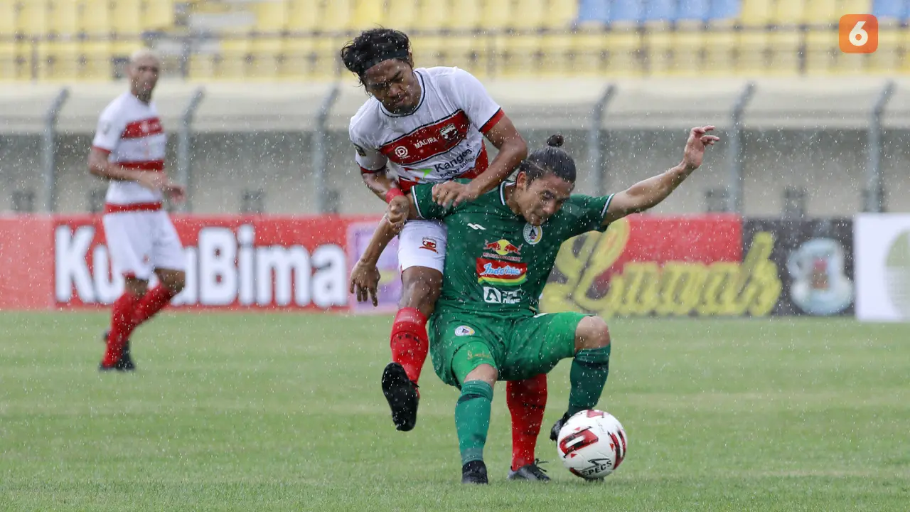 FOTO: PSS Sleman sementara Unggul 1-0 atas Madura United dalam Laga Grup C Piala Menpora 2021