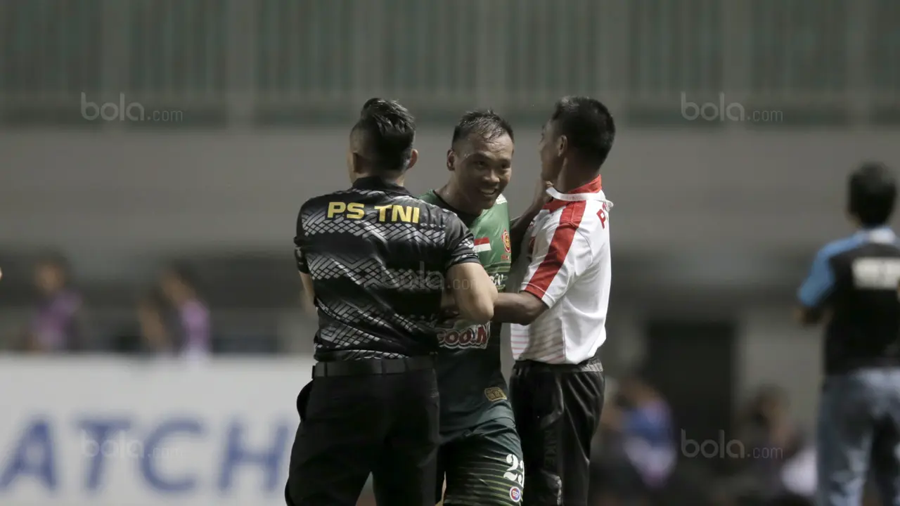 PS TNI, Mitra Kukar, Liga 1 2017, Bola.com, Stadion Pakansari